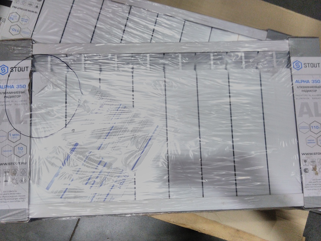 Уцененный товар (царапина на ламели): Радиатор алюминиевый STOUT ALPHA 350 10 секций боковое подключение (белый RAL 9016), SRA-2310-035010