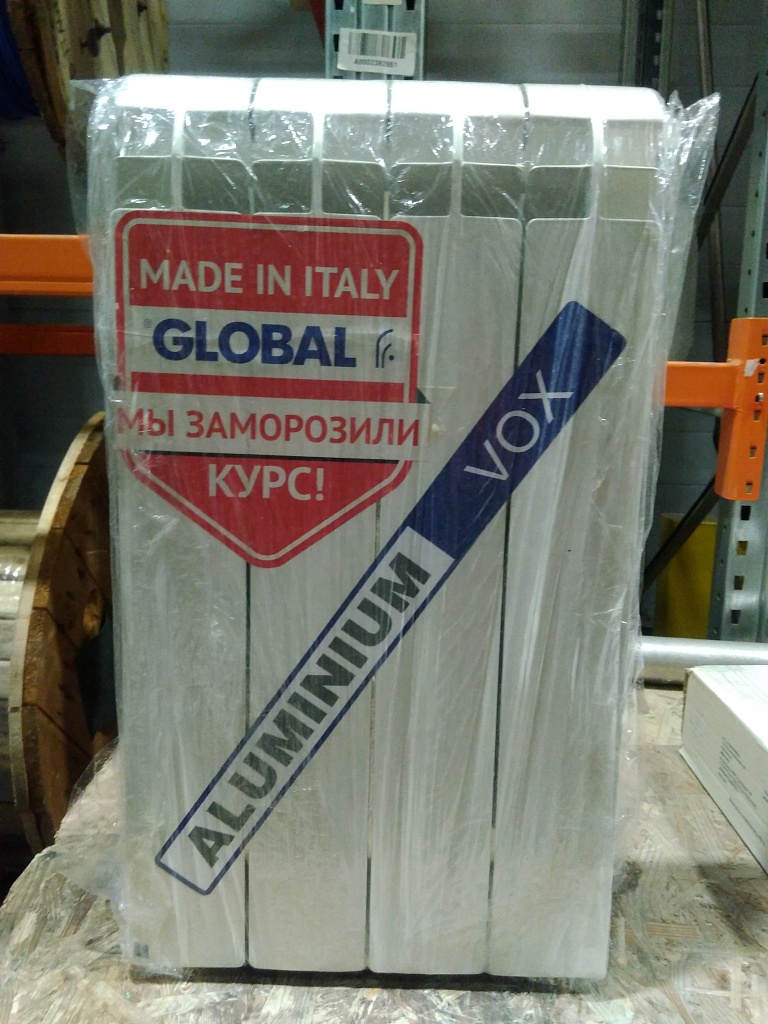 Уцененный товар (с экспозиции, нарушена упаковка ): Радиатор алюминиевый Global VOX- R 500 4 секции боковое подключение (белый RAL 9010), VX05001004