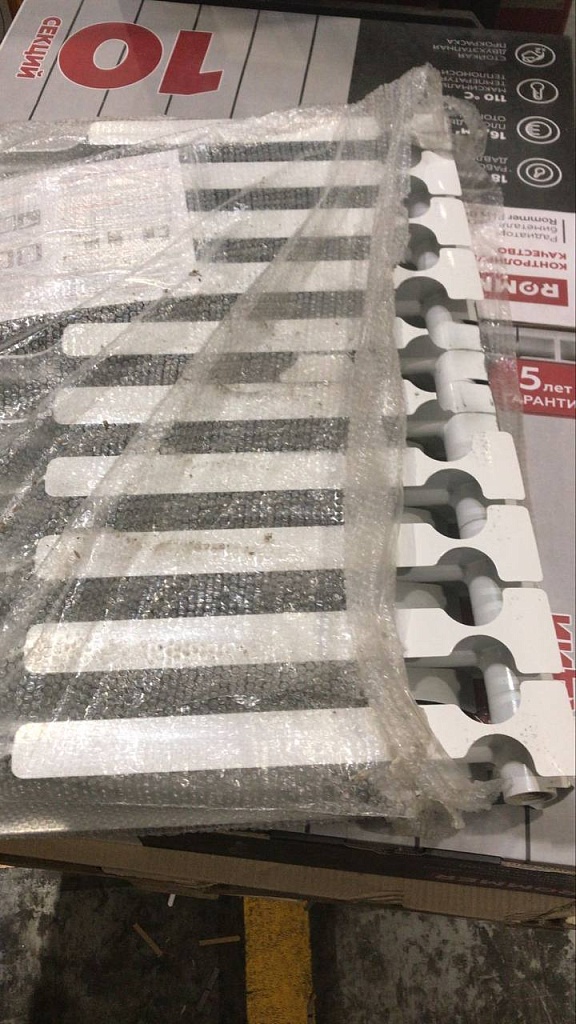 Уцененный товар (нарушена упаковка, потертость в серхней части секций, сколы ламелей): Радиатор биметаллический ROMMER Plus BM 500 10 секций боковое подключение (RAL9016), RBM-3210-050010