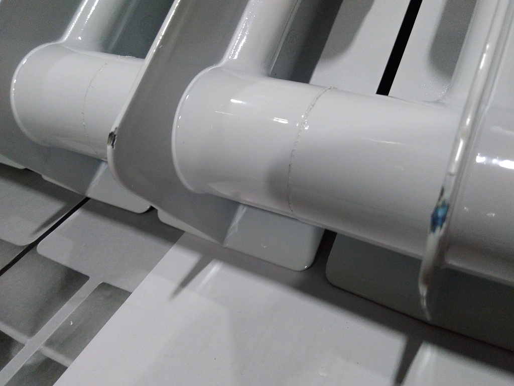 Уцененный товар (трещина, сколы на ламелях, скол в верхней части крайней секции): Радиатор биметаллический ROMMER Profi BM 350 10 секций боковое подключение (BI350-80-80-130) (RAL9016), RBM-1210-035010