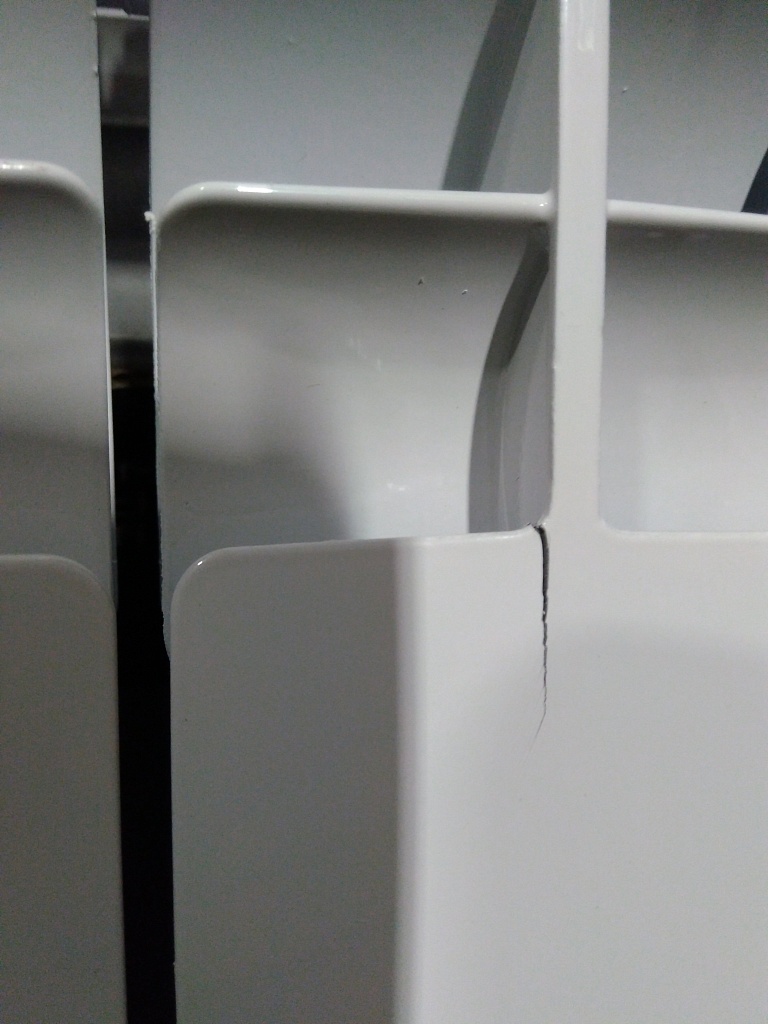 Уцененный товар (трещина на ламели, сколы краски, замятие на нижней части секции): Радиатор биметаллический ROMMER Profi BM 350 10 секций боковое подключение (BI350-80-80-130) (RAL9016), RBM-1210-035010