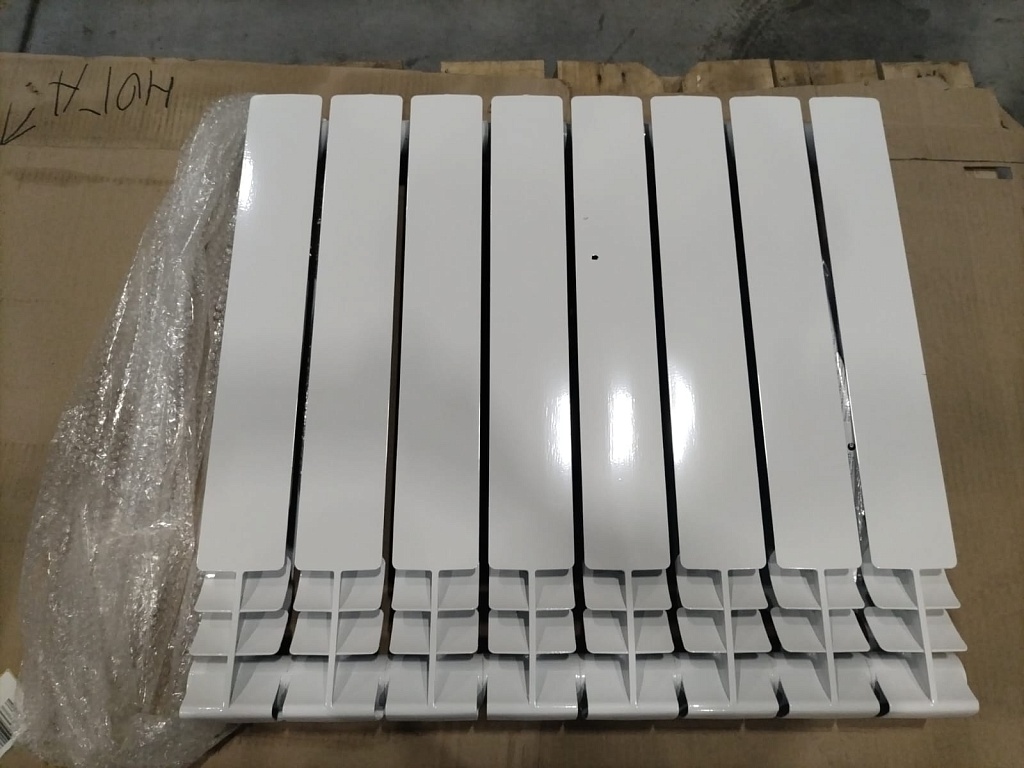 Уцененный товар (СКОЛ ЛКП / ПОВРЕЖДЕННЫЙ КОРПУС): Радиатор алюминиевый ROMMER Optima 500 8 секций боковое подключение (RAL9016), RAL-0210-050008