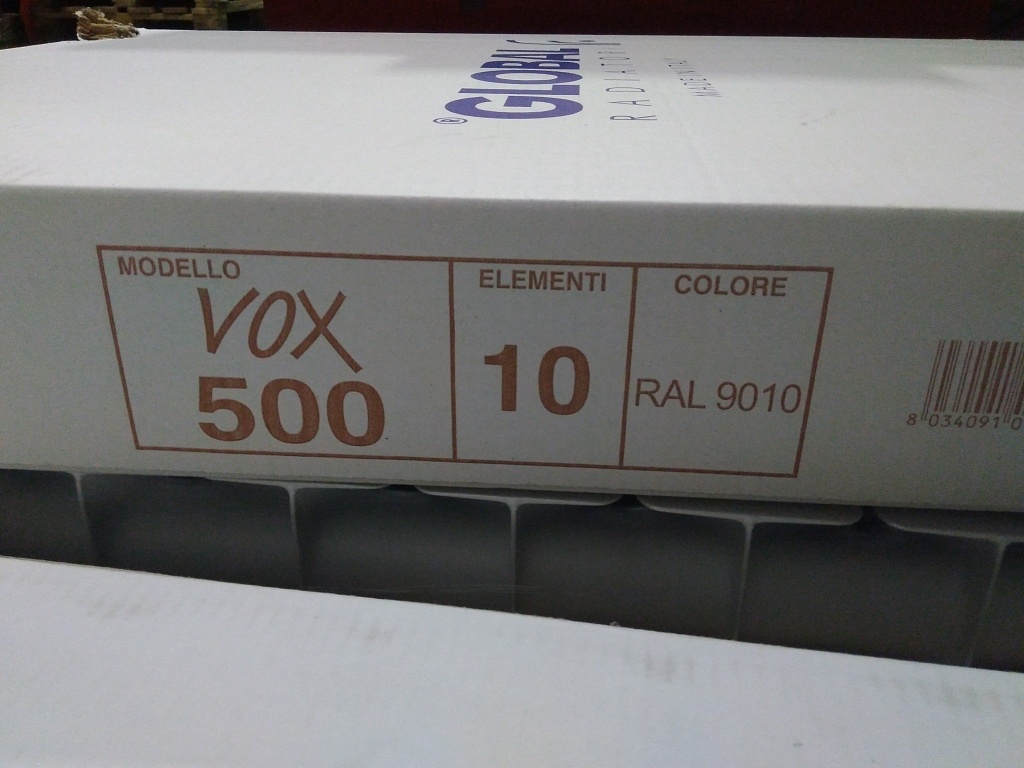 Уцененный товар (нарушена упаковка, потертость на ламели): Радиатор алюминиевый Global VOX- R 500 10 секций боковое подключение (белый RAL 9010), VX05001010