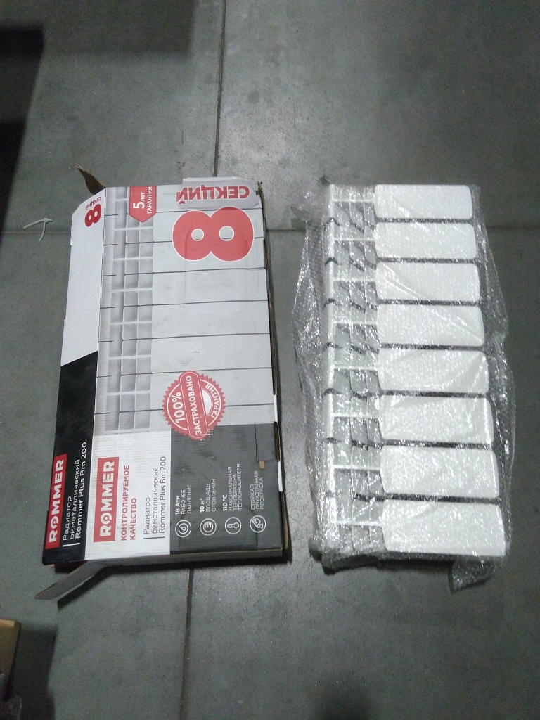 Уцененный товар (Повреждение крайней секции): Радиатор биметаллический ROMMER Plus BM 200 8 секций боковое подключение (RAL9016), RBM-3210-020008