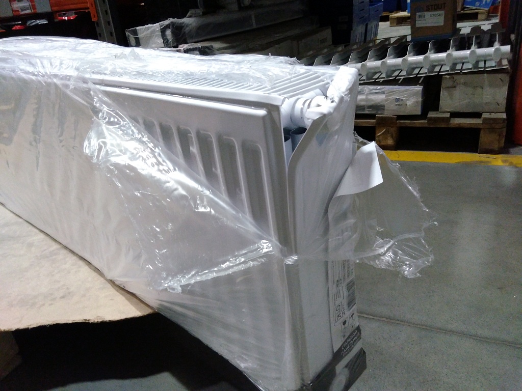 Уцененный товар (деформация боковой панели,царапины на решетке): Стальной панельный радиатор ROMMER Venti 22/400/2000 нижнее правое подключение, RRS-2020-224200