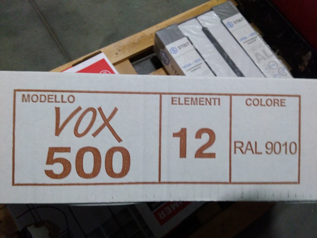 Уцененный товар (нарушена упаковка, замятие и потертость на ребре крайней секции): Радиатор алюминиевый Global VOX- R 500 12 секций боковое подключение (белый RAL 9010), VX05001012