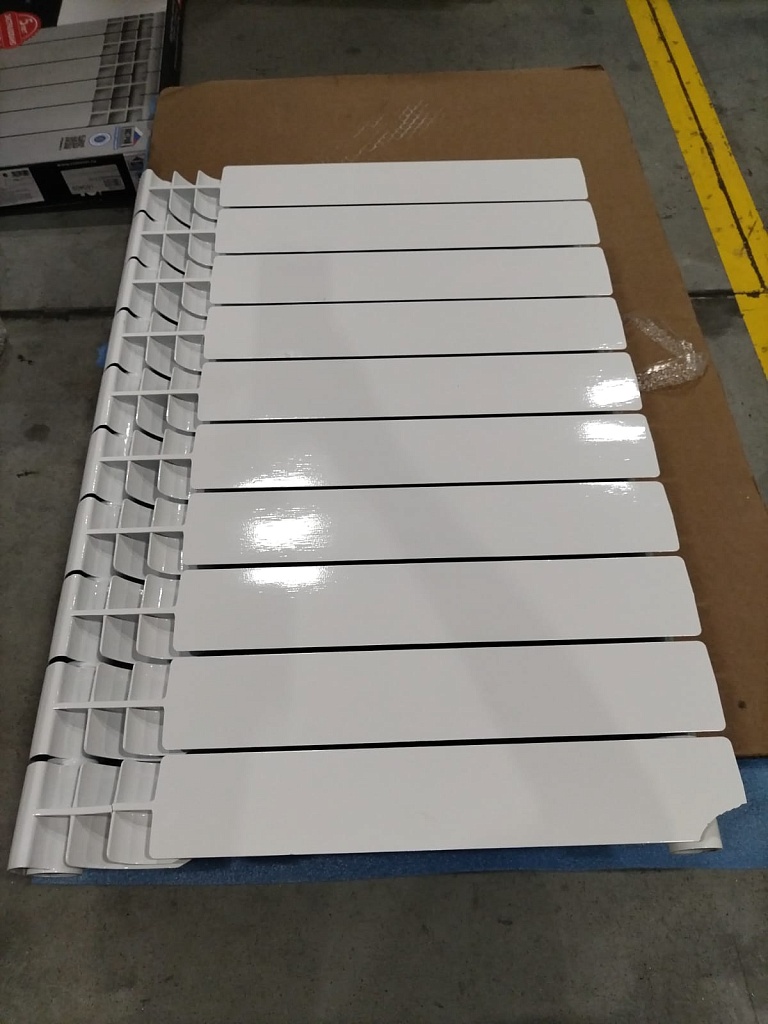 Уцененный товар (СКОЛ ЛКП / ПОВРЕЖДЕННЫЙ КОРПУС): Радиатор биметаллический ROMMER Profi BM 500 10 секции боковое подключение (BI500-80-80-150) (RAL9016), RBM-1210-050010