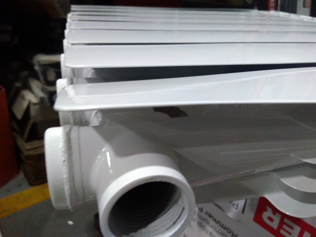 Уцененный товар (замятия, скол краски на ламели крайней секции  (БОЙ СКЛАДА)): Радиатор алюминиевый ROMMER Profi 500 8 секции (AL500-80-80-100) (RAL9016), RAL-1210-050008