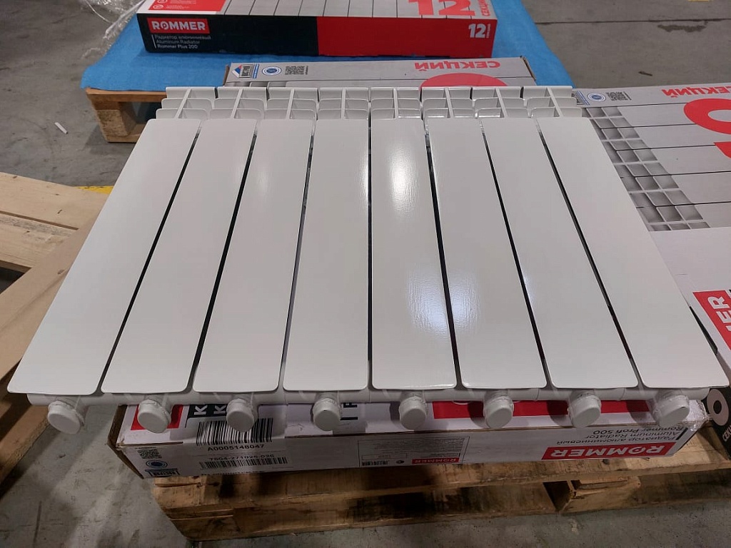 Уцененный товар (ЦАРАПИНЫ / СКОЛЫ ЛКП): Радиатор алюминиевый ROMMER Profi 500 8 секции (AL500-80-80-100) (RAL9016), RAL-1210-050008