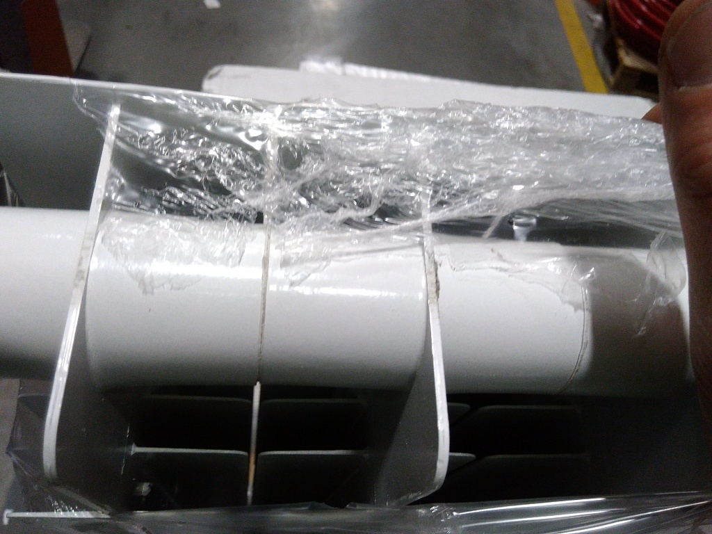 Уцененный товар (нарушена упаковка, потертости на нижней части ): Радиатор биметаллический Global STYLE PLUS 500 10 секций боковое подключение (белый RAL 9010), STP05001010