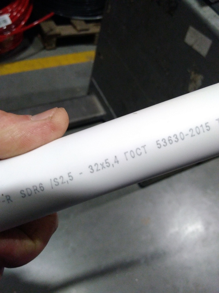 Уцененный товар (Замятие трубы): Труба армированная фольгой в центре Pro Aqua DUO SDR 6 Белая 4м PA3901232 PP-R, PA39012