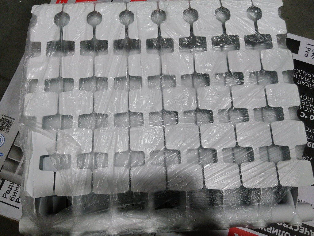 Уцененный товар (скол ламели крайней секции): Радиатор алюминиевый STOUT GAMMA 500 8 секций боковое подключение (белый RAL 9010), SRA-3310-050008