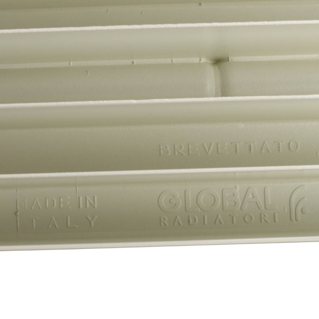 Радиатор биметаллический Global STYLE PLUS 350 8 секций боковое подключение (белый RAL 9010), STP03501008