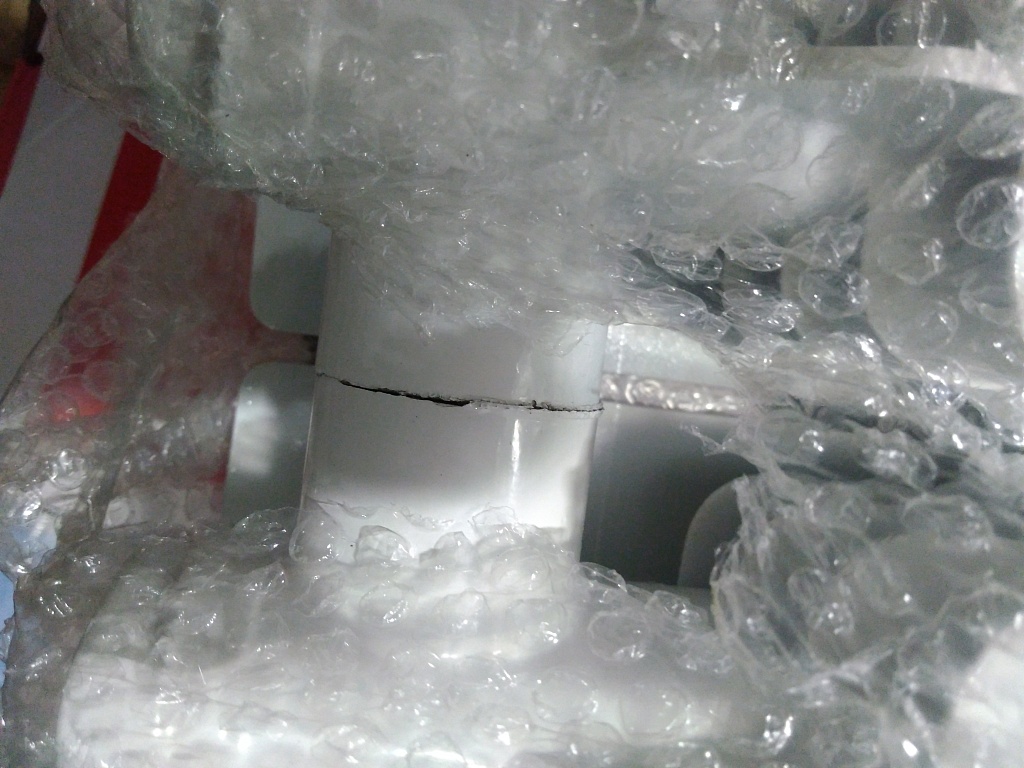 Уцененный товар (трещина на коллекторе, замятия, трещина на ламели): Радиатор алюминиевый ROMMER Plus 200 12 секций боковое подключение (RAL9016), RAL-3210-020012