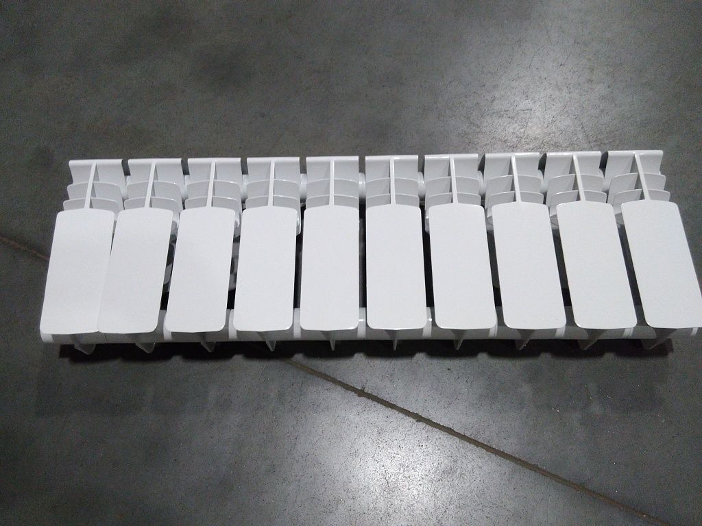 Уцененный товар (Деформация крайней секции): Радиатор биметаллический ROMMER Plus BM 200 10 секций боковое подключение (RAL9016), RBM-3210-020010