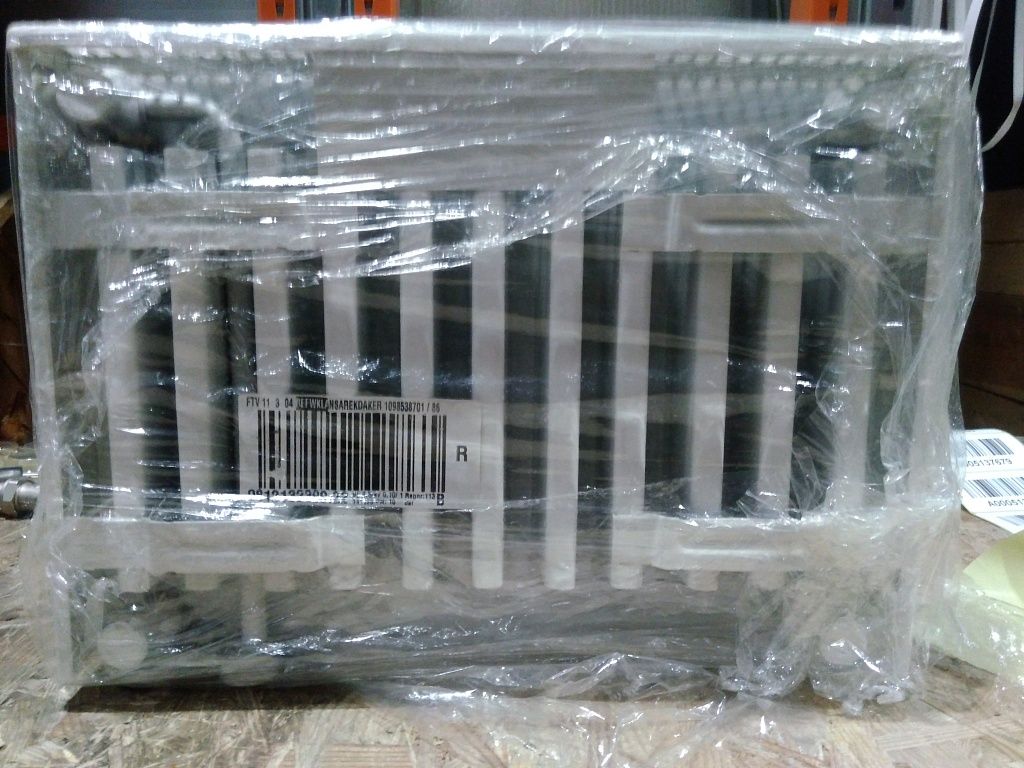 Уцененный товар (с экспозиции, отсутствует упаковка ): Стальной панельный радиатор Kermi Profil-V FTV 11/300/400 нижнее подключение белый RAL 9016