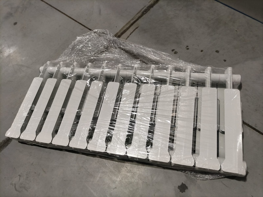 Уцененный товар (Трещина на корпусе): Радиатор алюминиевый STOUT Bravo 350 12 секций боковое подключение RAL9010, SRA-0110-035012