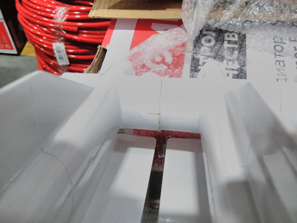 Уцененный товар (зав. брак литья( трещина на коллекторе)): Радиатор алюминиевый ROMMER Plus 500 8 секций боковое подключение (RAL9016), RAL-3210-050008