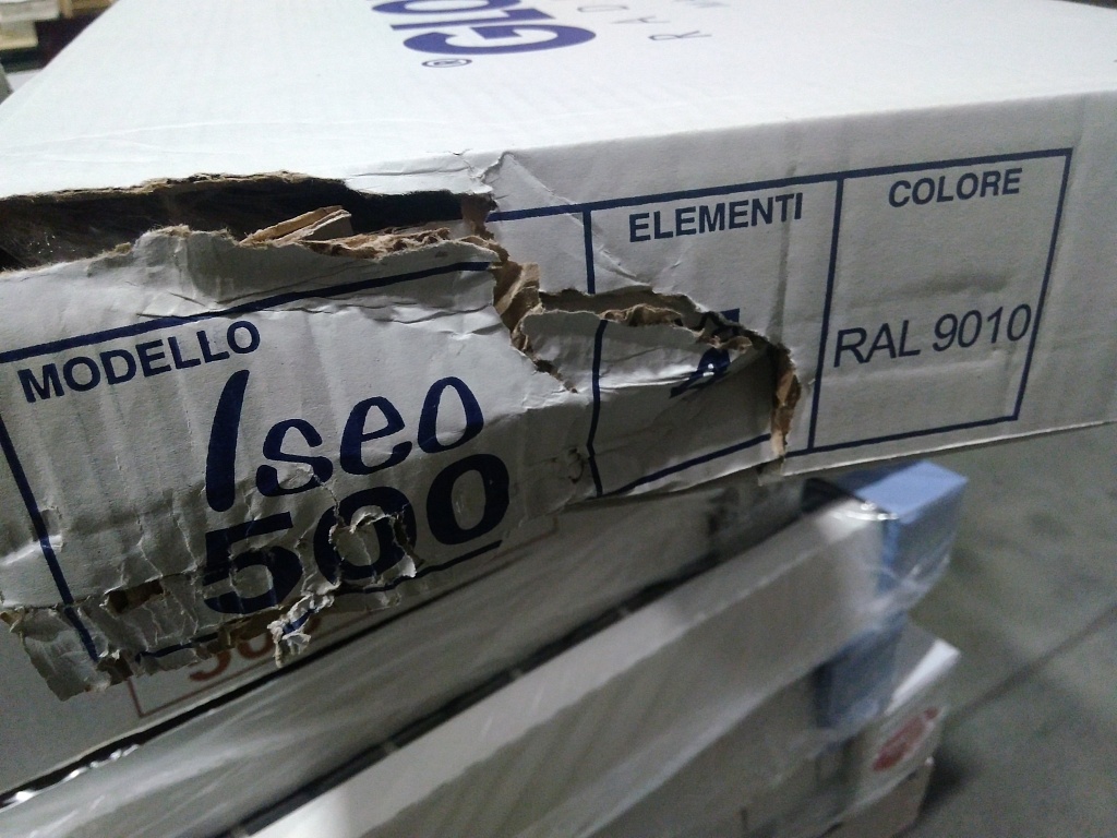 Уцененный товар (нарушена упаковка, скол краски на нижней части секции): Радиатор алюминиевый Global ISEO 500 4 секции боковое подключение (белый RAL 9010), IS05001004