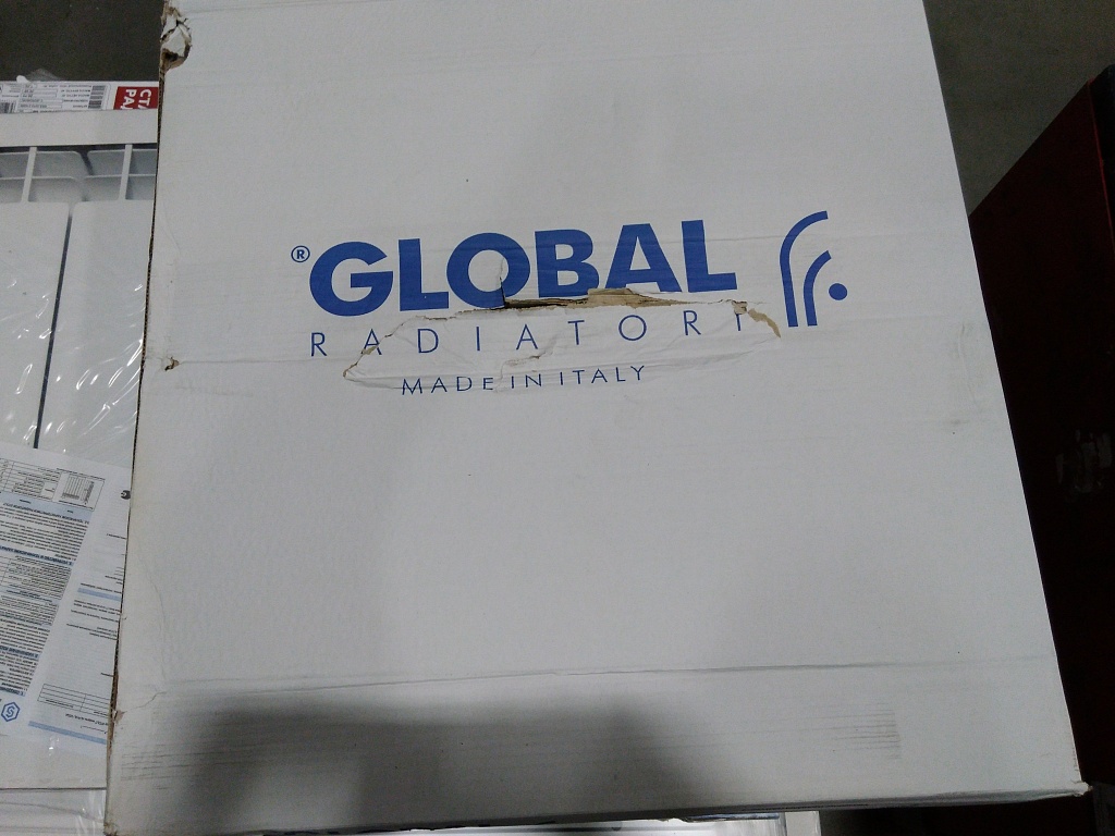 Уцененный товар (нарушена упаковка, замятия ламелей): Радиатор алюминиевый Global ISEO 500 8 секций боковое подключение (белый RAL 9010), IS05001008