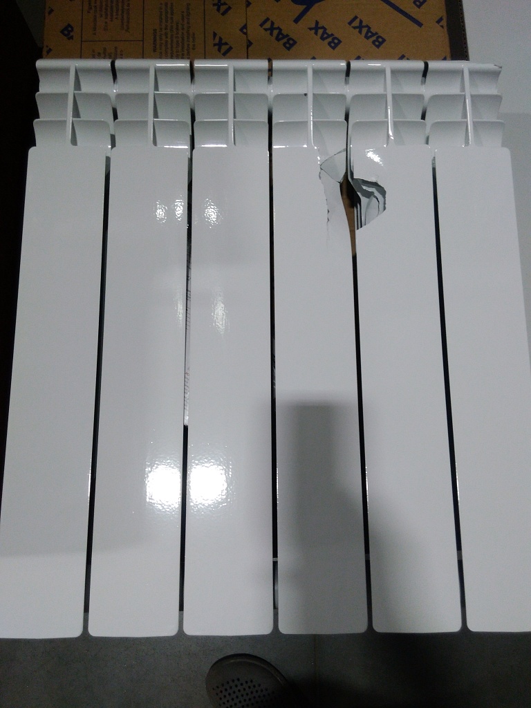 Уцененный товар (вмятина в верхней части крайней секции, сколы ламелей): Радиатор биметаллический ROMMER Profi BM 500 6 секции боковое подключение (BI500-80-80-150) (RAL9016), RBM-1210-050006