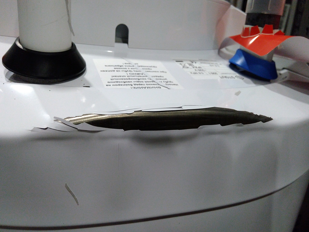 Уцененный товар (вмятина, сколы краски): Водонагреватель STOUT бойлер косвенного нагрева настенный 200 л.