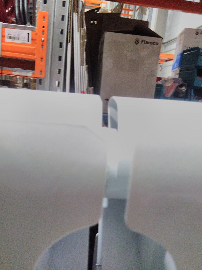 Уцененный товар (брак литья,скол): Радиатор алюминиевый ROMMER Plus 500 4 секций боковое подключение (RAL9016), RAL-3210-050004