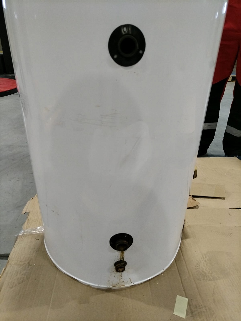 Уцененный товар (ВМЯТИНА НА КОРПУСЕ, ПОВРЕЖДЕНИЕ ПОКРЫТИЯ): Водонагреватель STOUT бойлер комбинированного нагрева напольный 200 л, ТЭН 3 кВт