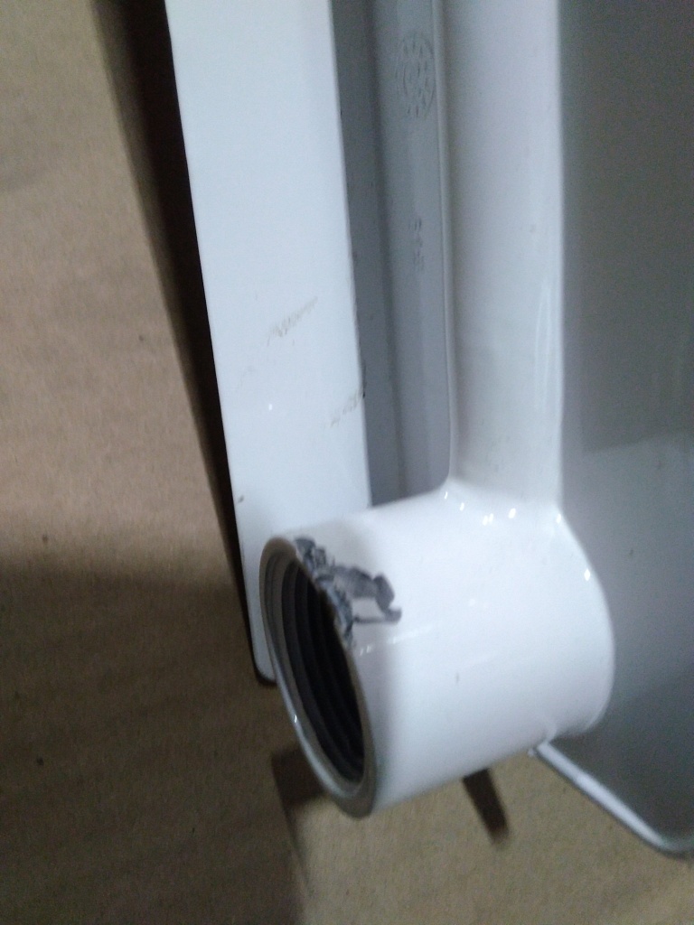 Уцененный товар (скол краски на нижней части крайней секции, трещина на ламели, скол на коллекторе): Радиатор биметаллический ROMMER Optima BM 500 6 секций боковое подключение (RAL9016), RBM-0210-050006