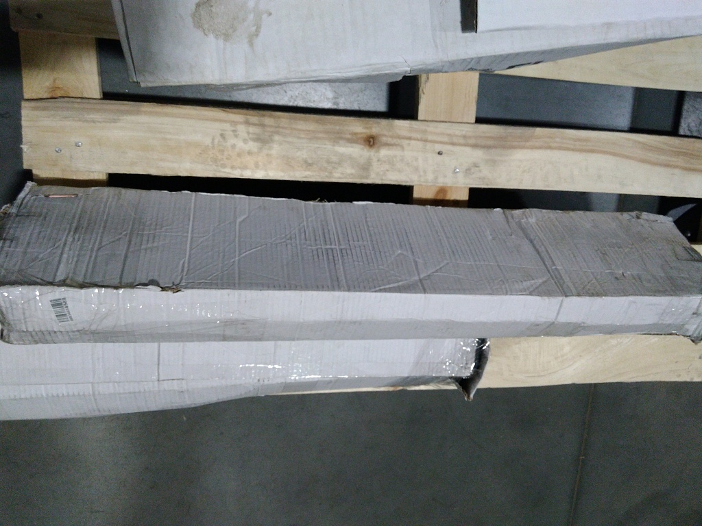 Уцененный товар (нетоварный вид упаковки): Стальной распределительный коллектор ROMMER RDG-0016 4(6) отопительных контура 1х1 1/4 RDG-0016-004046