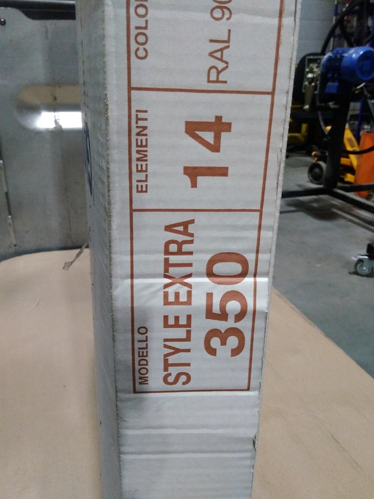 Уцененный товар (нарушена упаковка, замятие): Радиатор биметаллический Global STYLE EXTRA 350 14 секций боковое подключение (белый RAL 9010), STE03501014