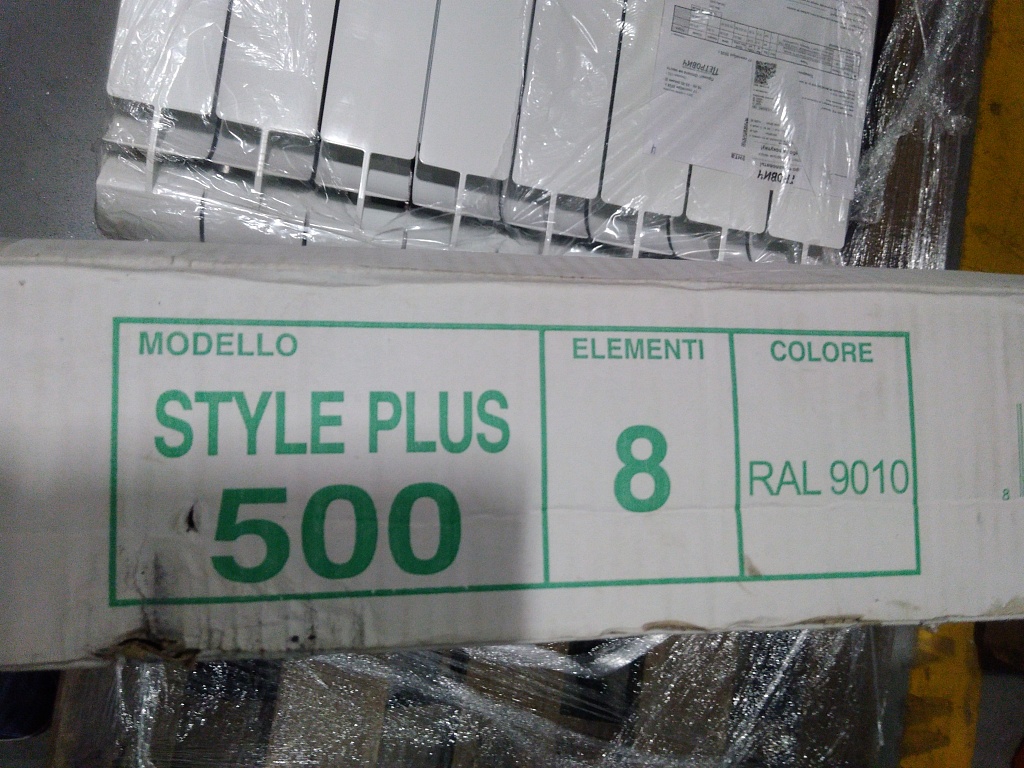 Уцененный товар (нарушена упаковка, ржавчина на коллекторе): Радиатор биметаллический Global STYLE PLUS 500 8 секций боковое подключение (белый RAL 9010), STP05001008