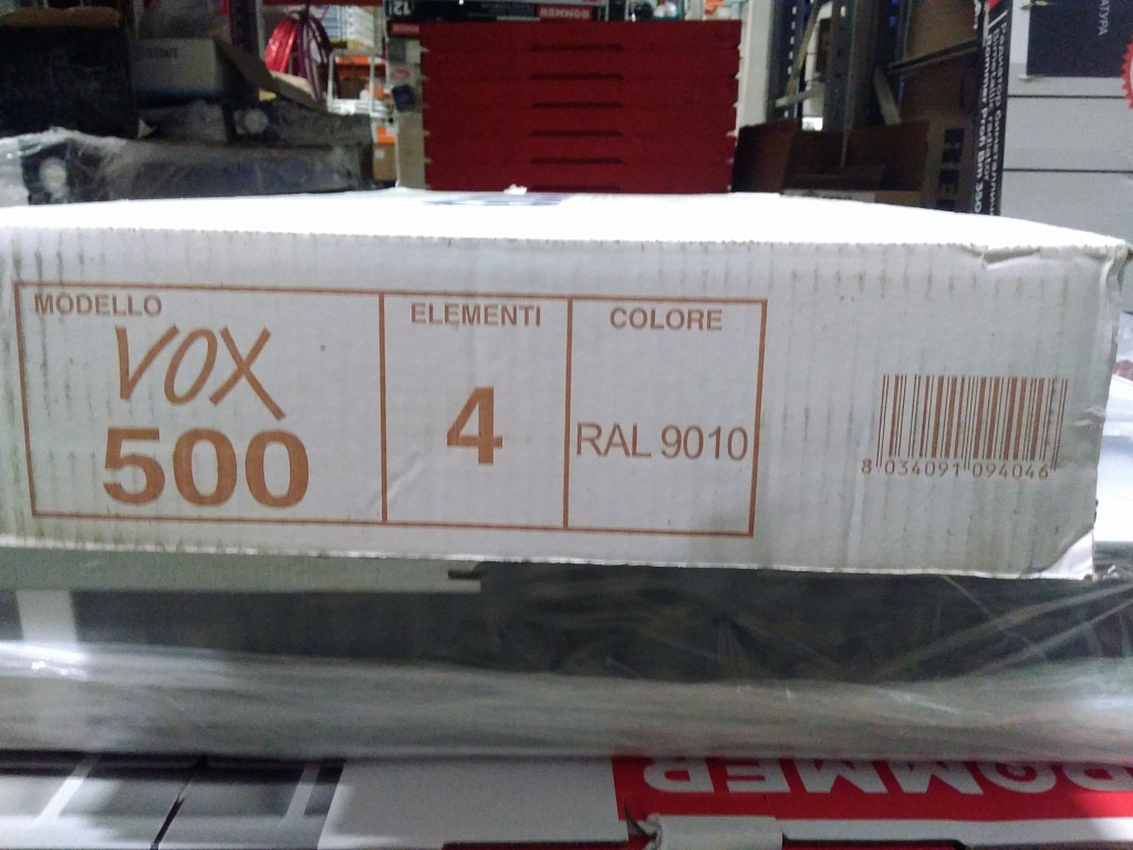 Уцененный товар (нарушена упаковка,  скол краски на нижней части секции): Радиатор алюминиевый Global VOX- R 500 4 секции боковое подключение (белый RAL 9010), VX05001004