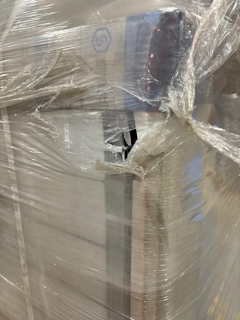 Уцененный товар (нарушена упаковка, скол  в верхней части секции): Радиатор биметаллический STOUT ALPHA 500 8 секций боковое подключение (белый RAL 9016), SRB-2310-050008