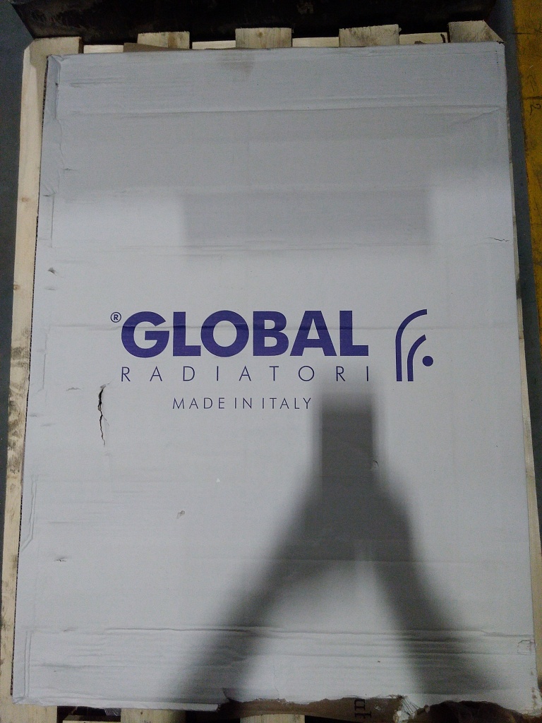 Уцененный товар (нарушена упаковка, потертость на ламели крайней секции): Радиатор алюминиевый Global VOX- R 500 10 секций боковое подключение (белый RAL 9010), VX05001010