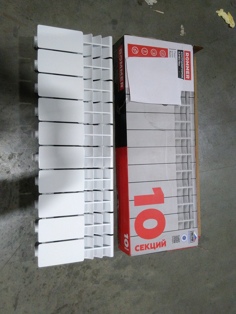 Уцененный товар (потертость): Радиатор алюминиевый ROMMER Plus 200 10 секций боковое подключение (RAL9016), RAL-3210-020010