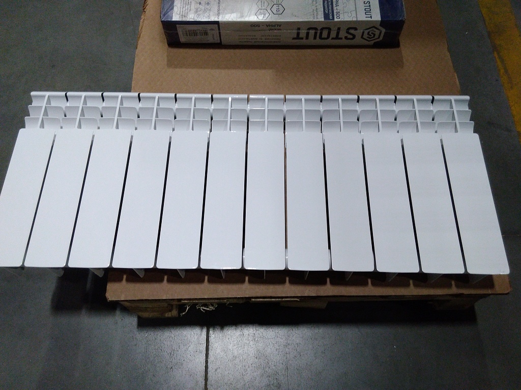 Уцененный товар (повреждение лкп с лицевой стороны крайней секции): Радиатор биметаллический ROMMER Profi BM 350 12 секций боковое подключение (BI350-80-80-130) (RAL9016), RBM-1210-035012