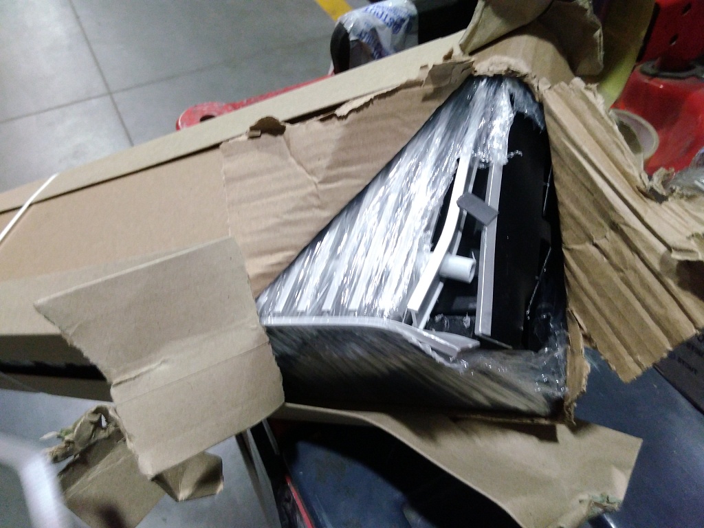 Уцененный товар (нарушена упаковка, замятие корпуса и решетки): Внутрипольный конвектор STOUT SCN-1100 110х190х1800 (Решётка роликовая) правое подключение, SCN-1100-1119180