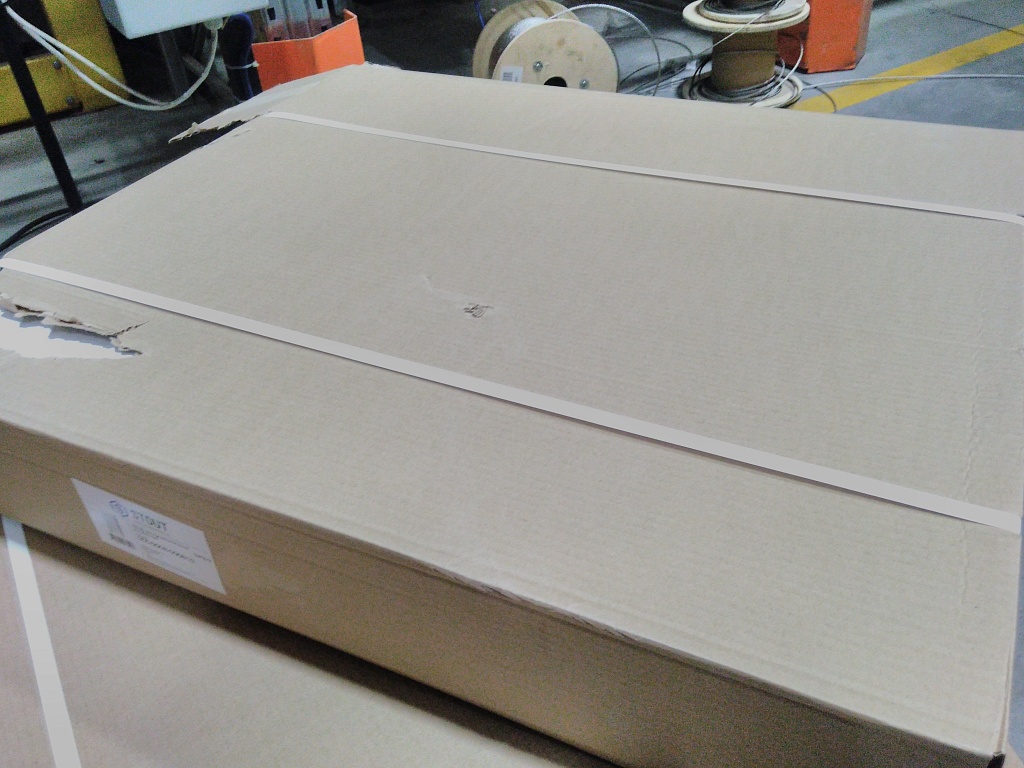 Уцененный товар (вмятина, потертости на дверце  (БОЙ СКЛАДА)): Шкаф распределительный встроенный STOUT 8-10 выходов (ШРВ-3) 670х125х746