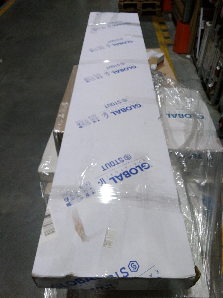 Уцененный товар (потертости): Радиатор алюминиевый STOUT Sebino 1800 4 секции универсальное подключение (белый ), SRA-1120-180004