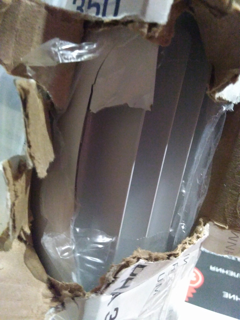 Уцененный товар (нарушена упаковка, скол алмели крайней секции): Радиатор алюминиевый STOUT ALPHA 350 12 секций боковое подключение (белый RAL 9016), SRA-2310-035012