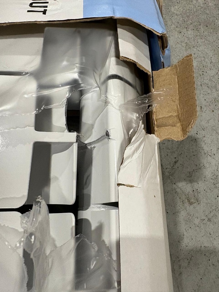 Уцененный товар (нарушена упаковка, скол  в верхней части секции): Радиатор биметаллический STOUT ALPHA 500 8 секций боковое подключение (белый RAL 9016), SRB-2310-050008