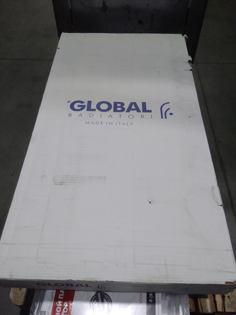 Уцененный товар (скол тыльной части секции): Радиатор алюминиевый Global VOX- R 500 14 секций боковое подключение (белый RAL 9010), VX05001014