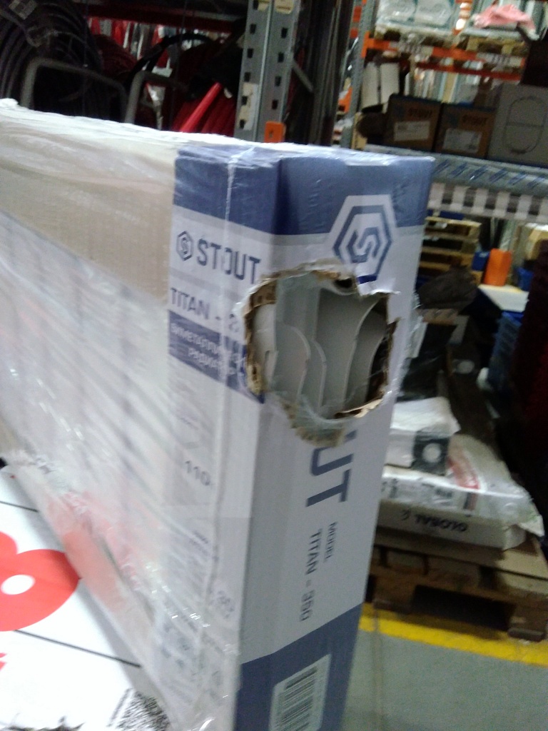 Уцененный товар (нарушена упаковка, сколы краски, трещина и замятие на ребрах крайней секции): Радиатор биметаллический STOUT TITAN 350 10 секций боковое подключение (белый RAL 9016), SRB-3310-035010