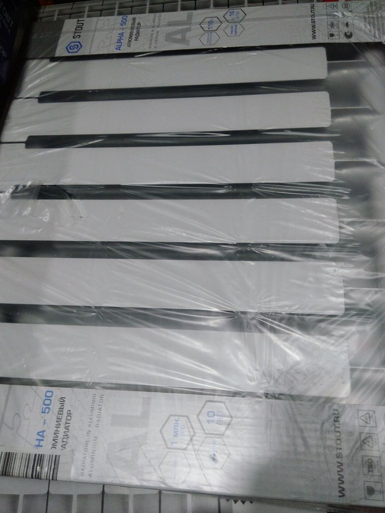 Уцененный товар (царапина на ламели): Радиатор алюминиевый STOUT ALPHA 500 8 секций боковое подключение (белый RAL 9016), SRA-2310-050008