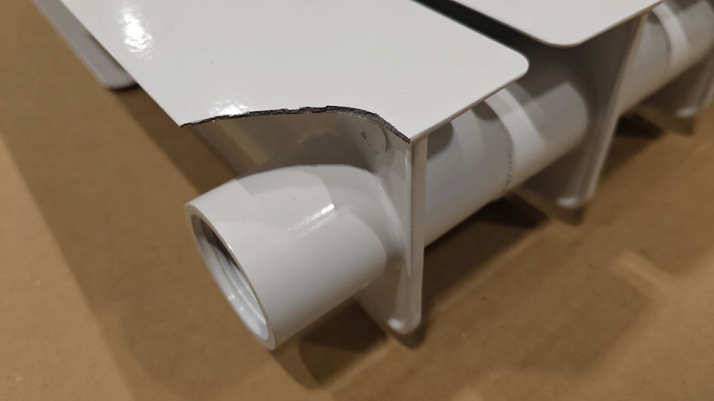 Уцененный товар (скол на ламели крайней секции): Радиатор биметаллический ROMMER Optima BM 500 6 секций боковое подключение (RAL9016), RBM-0210-050006