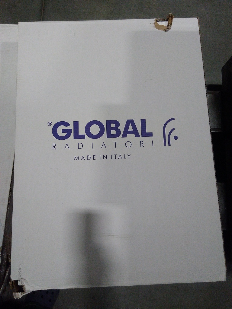 Уцененный товар (нарушена упаковка, потертость на ламели): Радиатор алюминиевый Global VOX- R 500 10 секций боковое подключение (белый RAL 9010), VX05001010