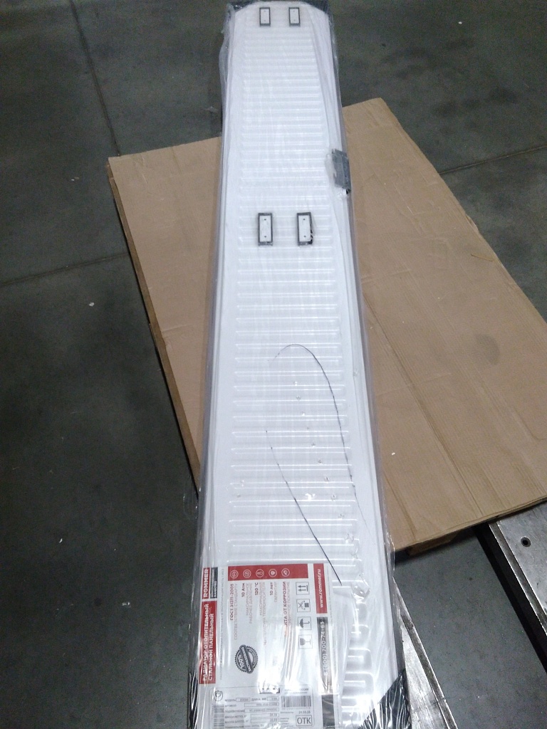 Уцененный товар (царапины на тыльной панели): Стальной панельный радиатор ROMMER Ventil 21/300/2000 нижнее правое подключение, RRS-2020-213200