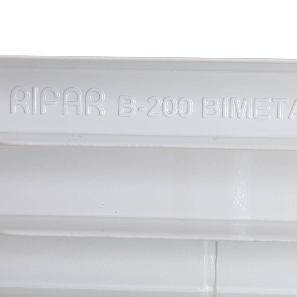 Радиатор биметаллический RIFAR BASE 200 8 секций боковое подключение (белый RAL 9016), 1RB20-8