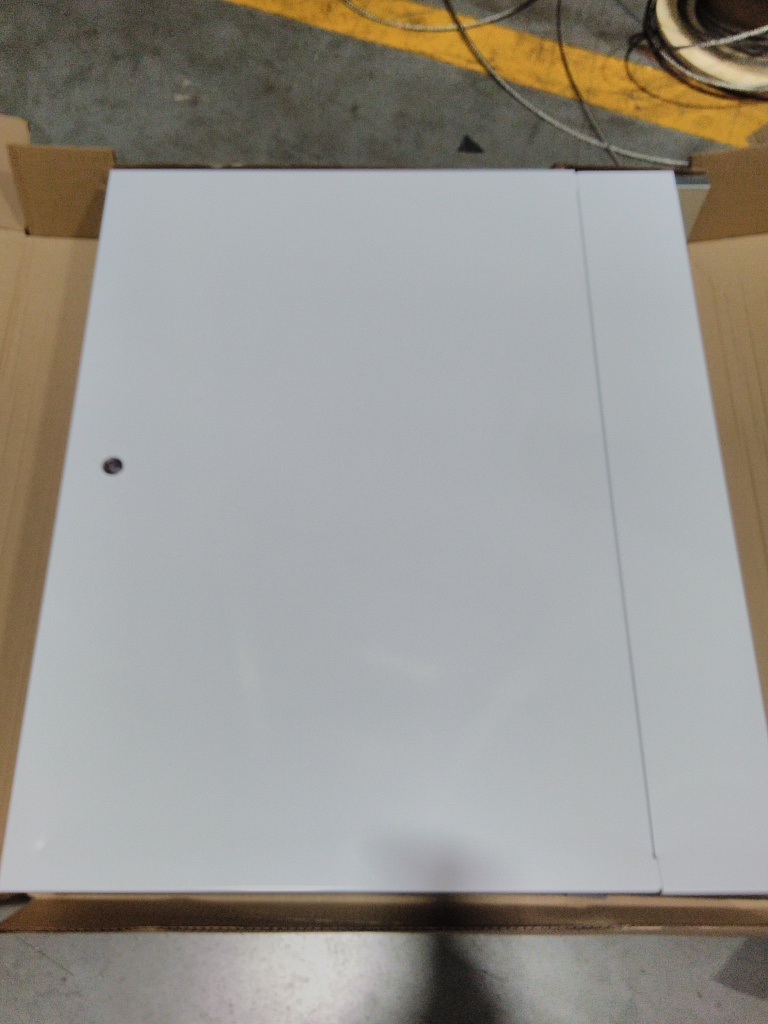 Уцененный товар (замятие ножки  (БОЙ СКЛАДА)): Шкаф распределительный встроенный STOUT 8-10 выходов (ШРВ-3) 670х125х746